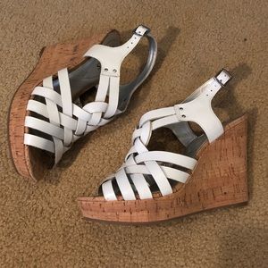 Guess Eppie Wedge, size 6 - BRAND NEW!